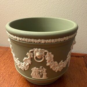 Wedgwood Neoclassical Green and Cream Planter